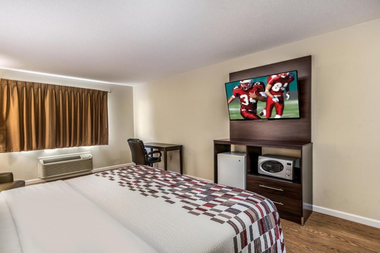 Red Roof Inn & Suites Wapakoneta ภายนอก รูปภาพ