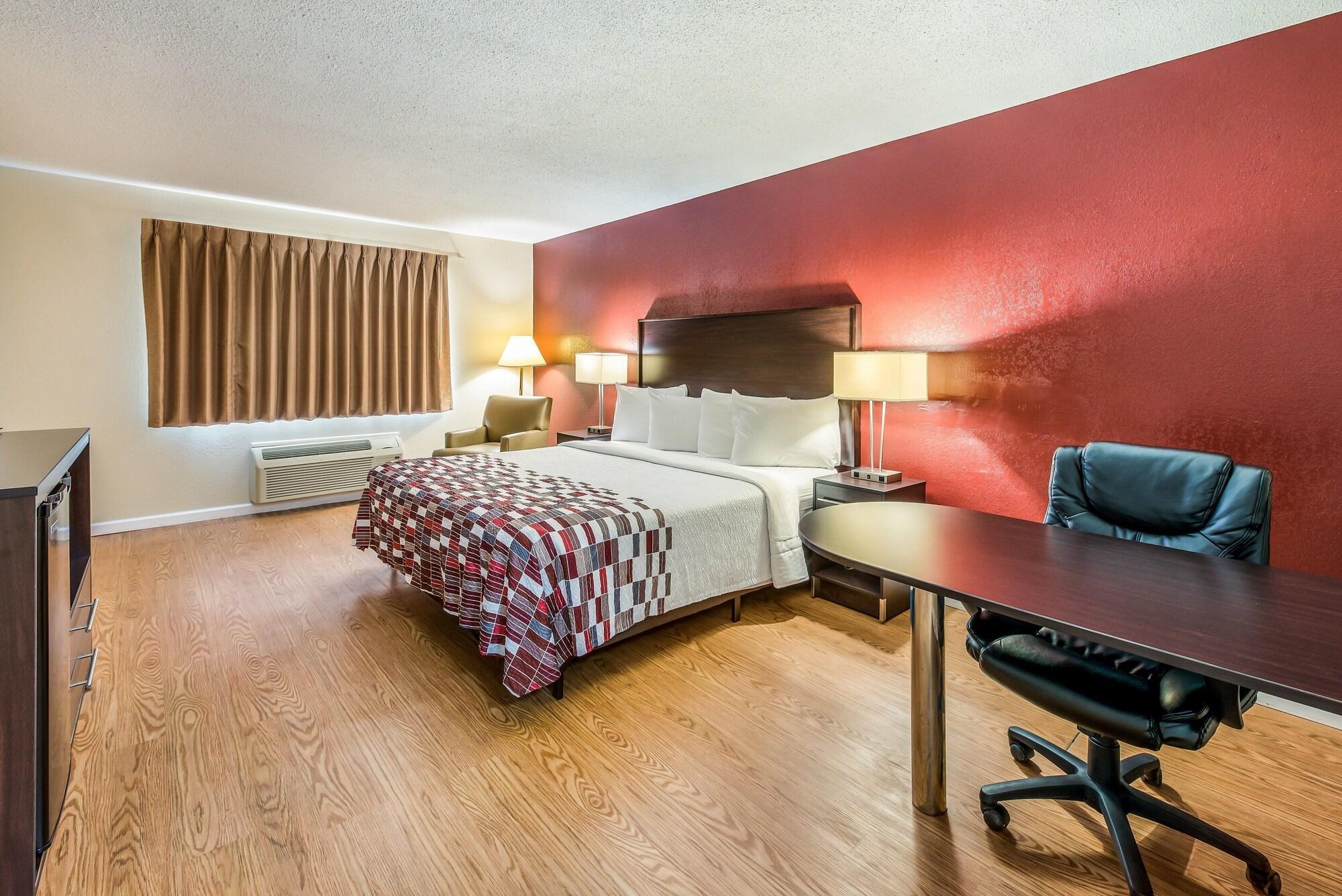 Red Roof Inn & Suites Wapakoneta ภายนอก รูปภาพ